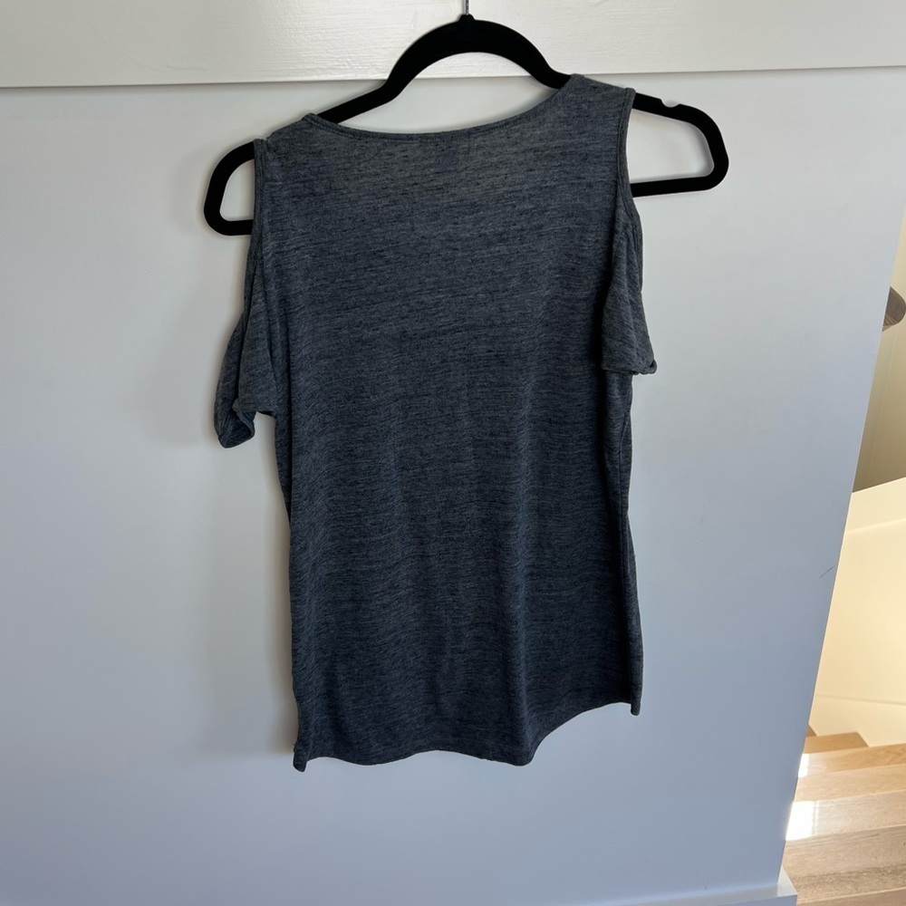 Old Navy Grey Twist Cold Shoulder Shirt Womens Small - Picture 5 of 12